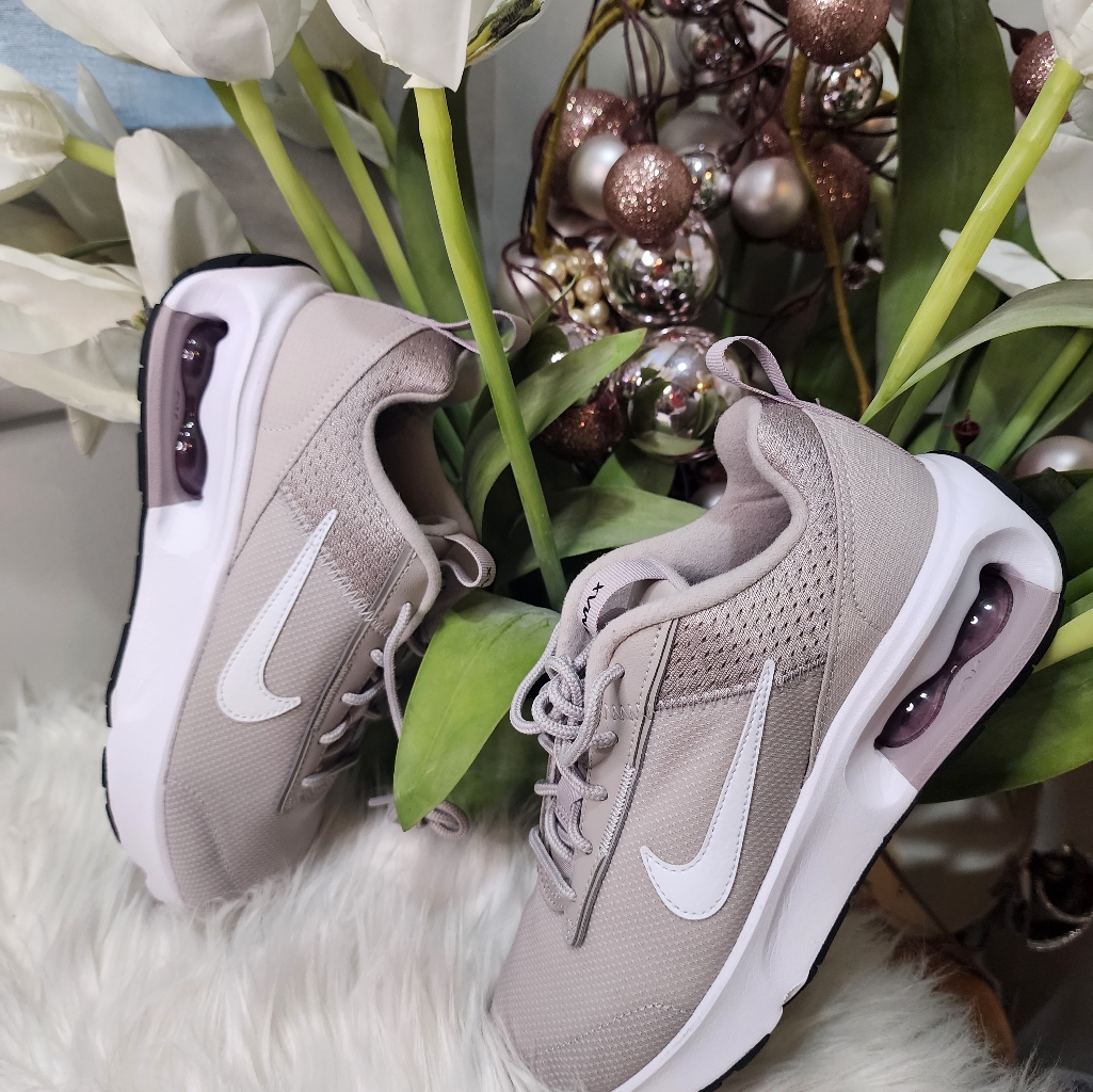 Nike Womens Air Max Intrlk 75 Sneaker Brand New